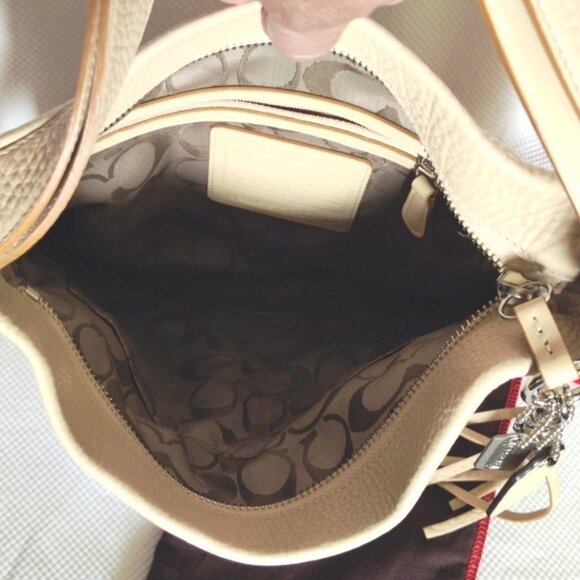 Coach Vintage Pebbled Leather Slim Duffle Convertible Sac in Sand, EUC - Picture 3 of 13